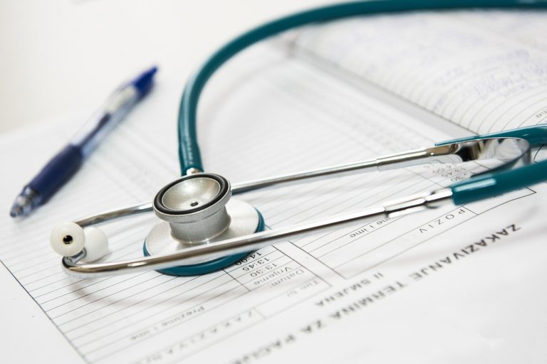 Comment bien préparer sa première année en fac de médecine ?