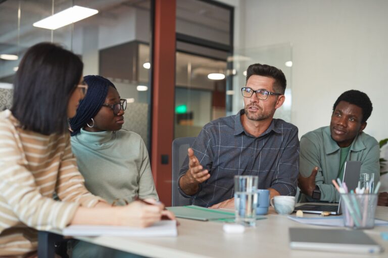 Comment pratiquer l&rsquo;art du feedback constructif dans le management d&rsquo;équipes performantes ?